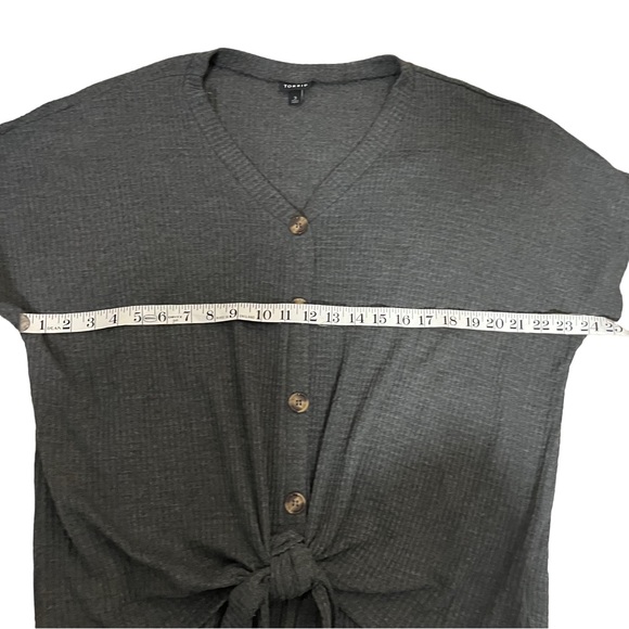 Torrid Gray Short Sleeved Waffle Texture Wood ish buttons Tie Detail size 3 - Picture 8 of 10